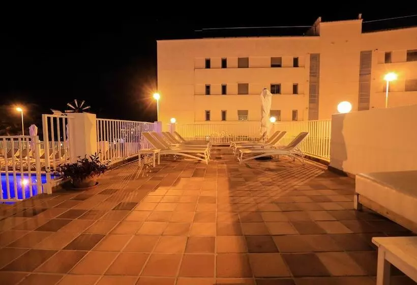 ホテル Es Mitjorn