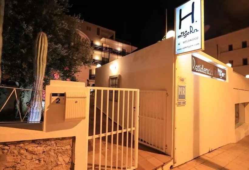 ホテル Es Mitjorn