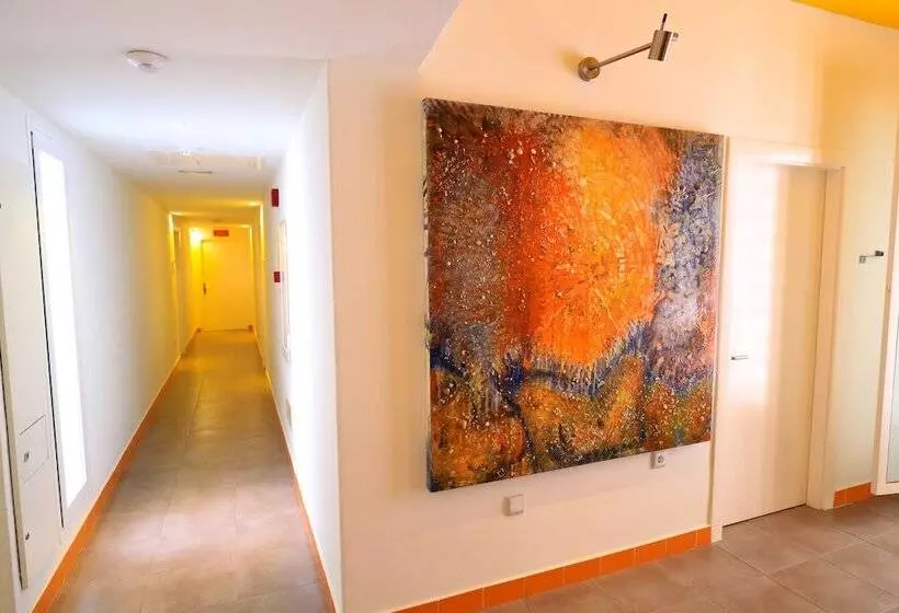 ホテル Es Mitjorn