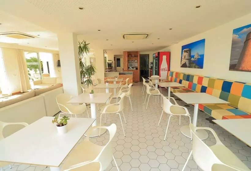 ホテル Es Mitjorn