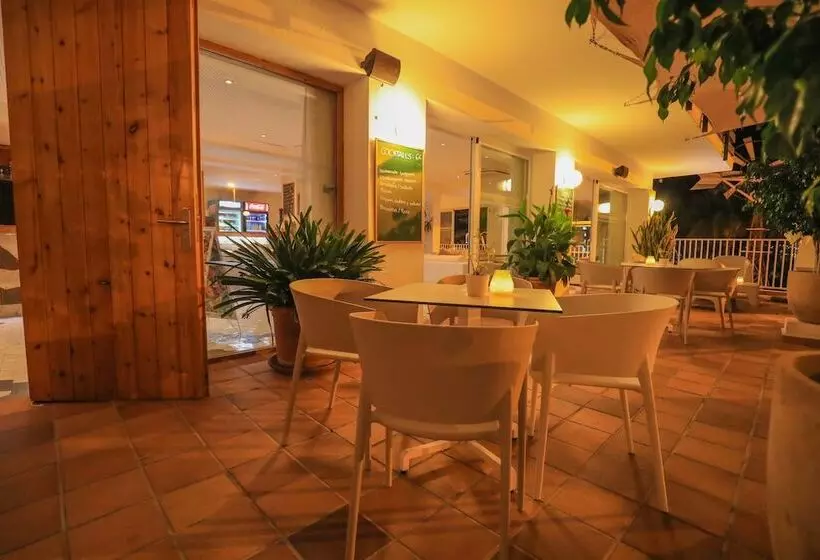 ホテル Es Mitjorn