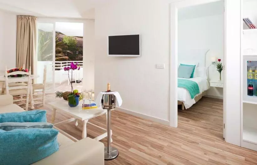 酒店 Fergus Style Cala Blanca Suites