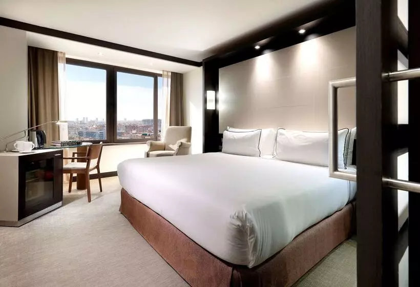 Отель Melia Barcelona Sarriá