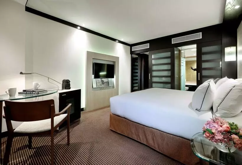 Отель Melia Barcelona Sarriá