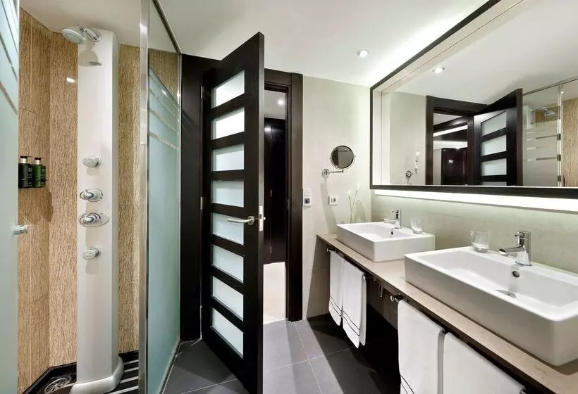 Отель Melia Barcelona Sarriá