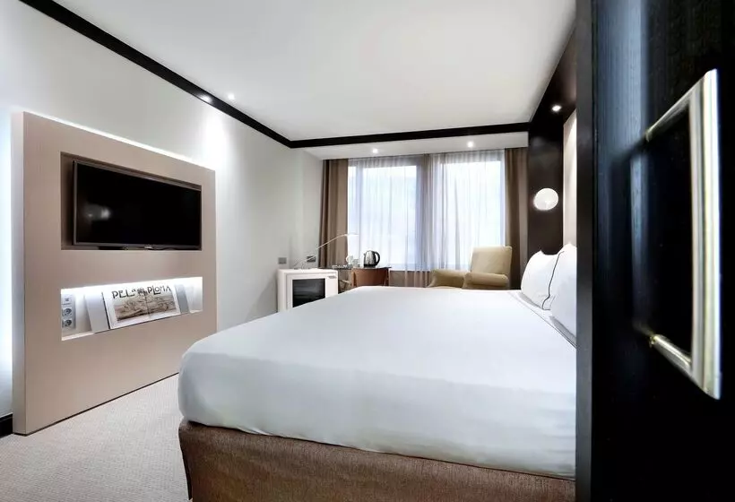 Отель Melia Barcelona Sarriá