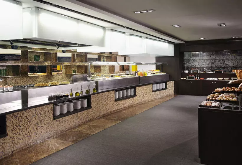 Отель Melia Barcelona Sarriá