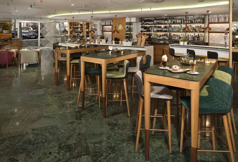 Отель Melia Barcelona Sarriá