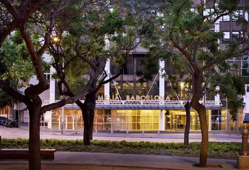 Отель Melia Barcelona Sarriá