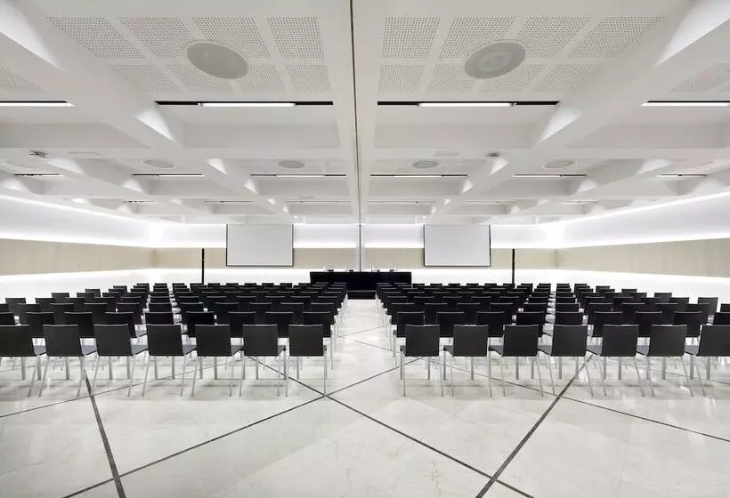 Отель Melia Barcelona Sarriá