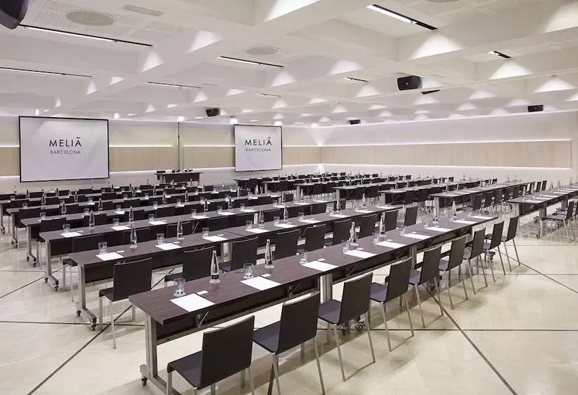 Отель Melia Barcelona Sarriá