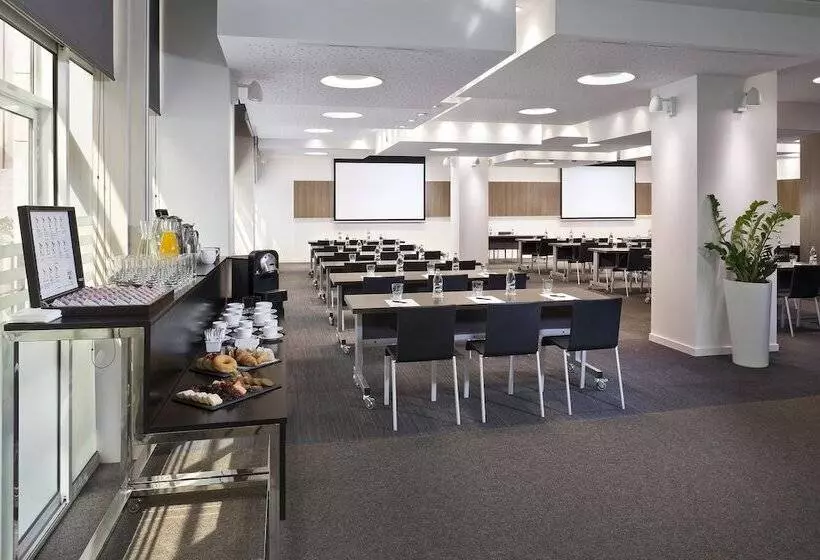 Отель Melia Barcelona Sarriá