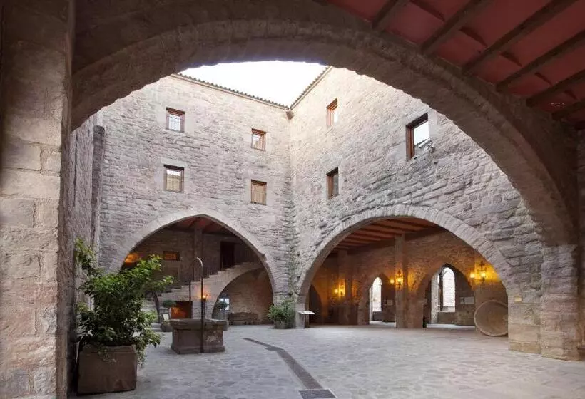 Parador De Cardona