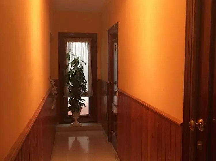 Отель Hostal Castilla