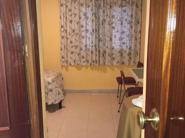 Отель Hostal Castilla