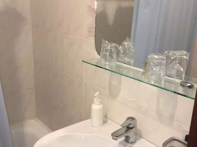 Отель Hostal Castilla