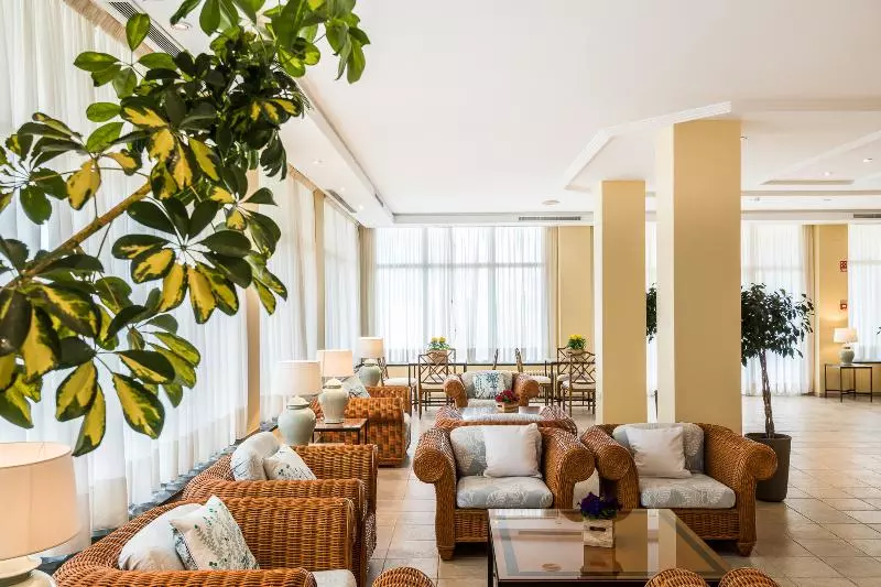 ホテル Intur Azor