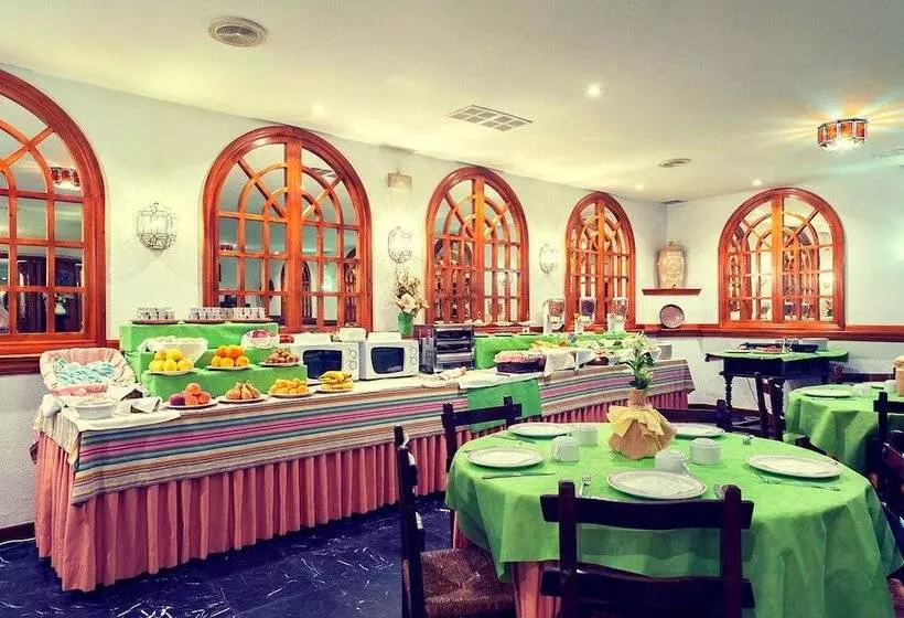 Отель Museo Los Infantes