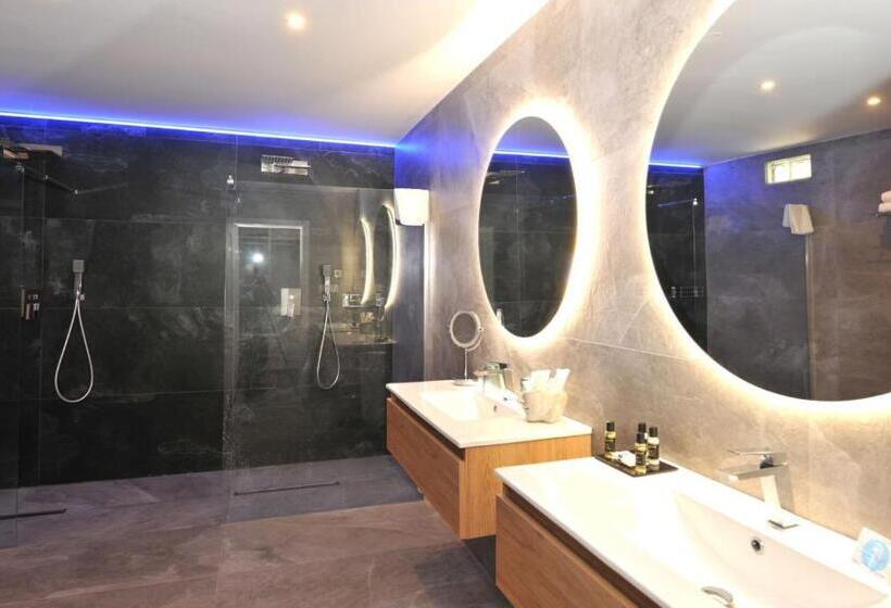 هتل Salobreña Suites