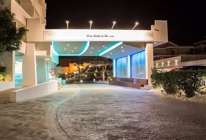 On Hotels Oceanfront - Adults Designed