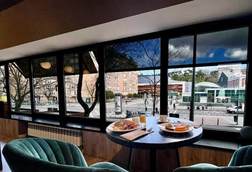Hotel Acta Madfor