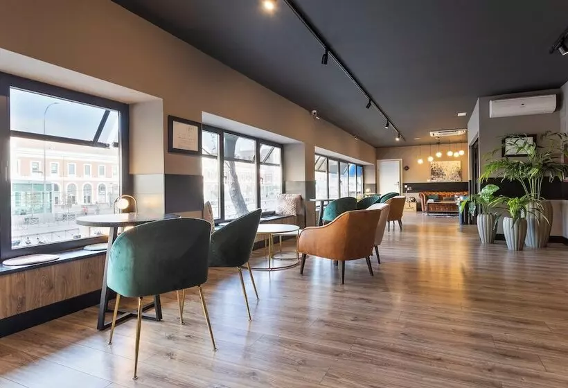 Hotel Acta Madfor