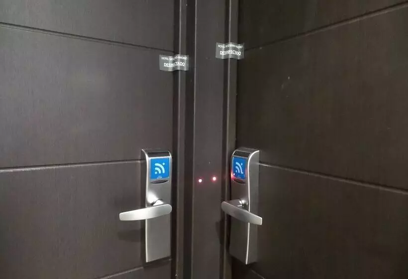هتل Moderno Puerta Del Sol