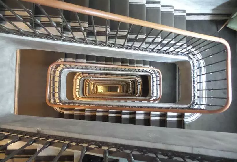 هتل Moderno Puerta Del Sol