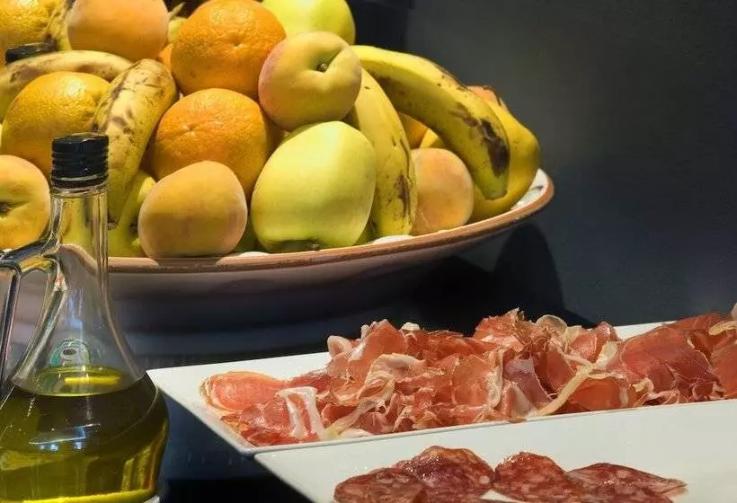 هتل Moderno Puerta Del Sol