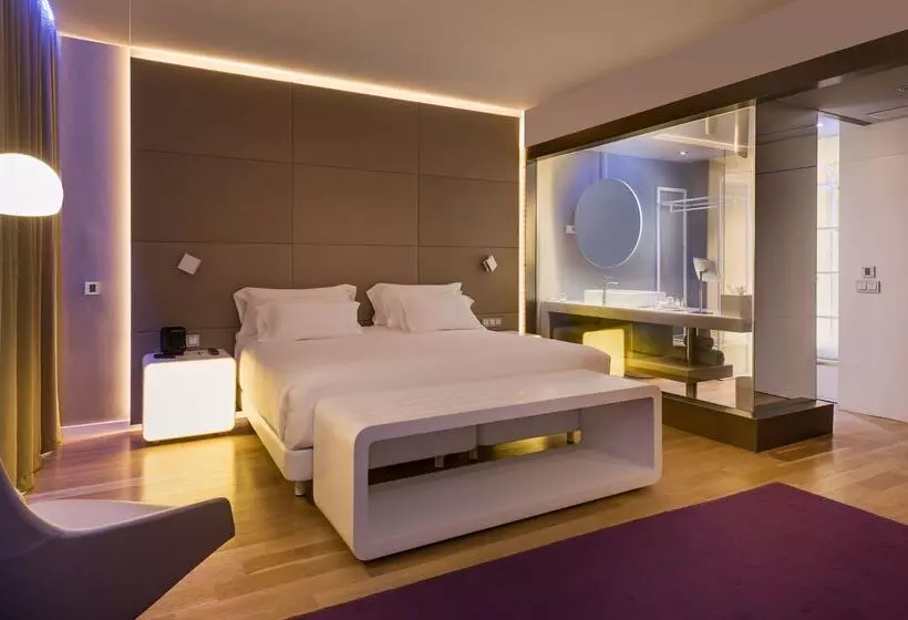 Отель NH Collection Madrid Eurobuilding