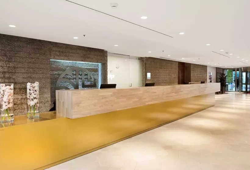 Отель NH Collection Madrid Eurobuilding