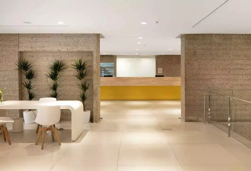 Отель NH Collection Madrid Eurobuilding