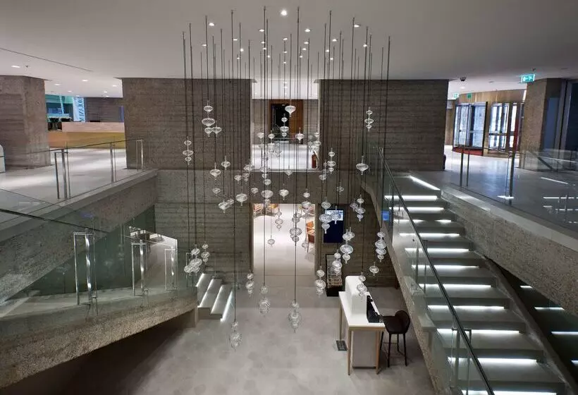 Отель NH Collection Madrid Eurobuilding