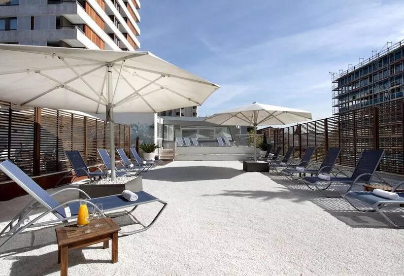 Отель NH Collection Madrid Eurobuilding