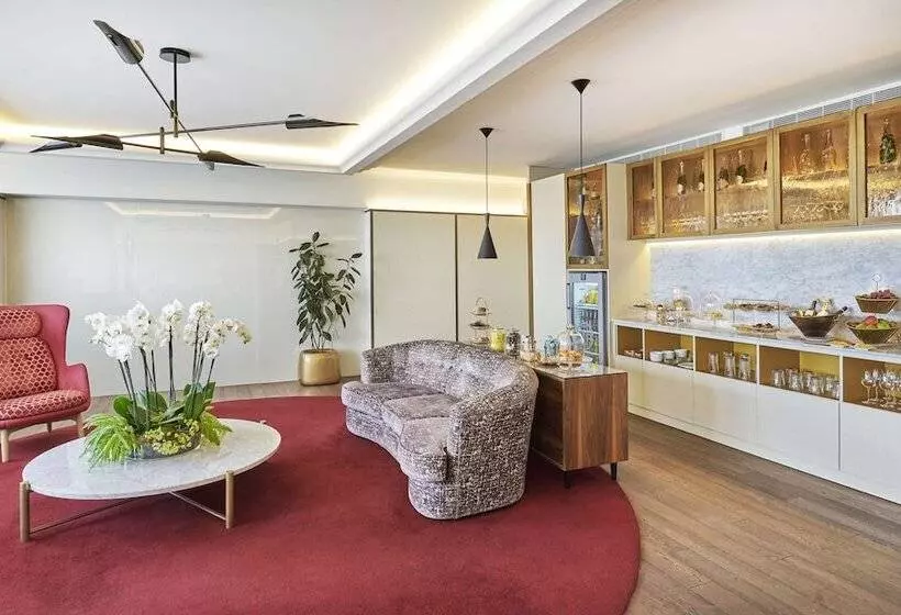 Отель NH Collection Madrid Eurobuilding