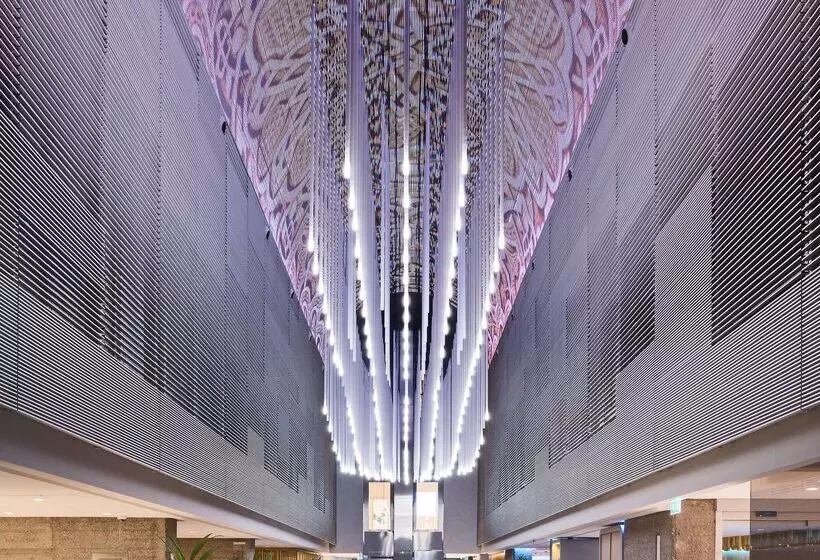 Отель NH Collection Madrid Eurobuilding