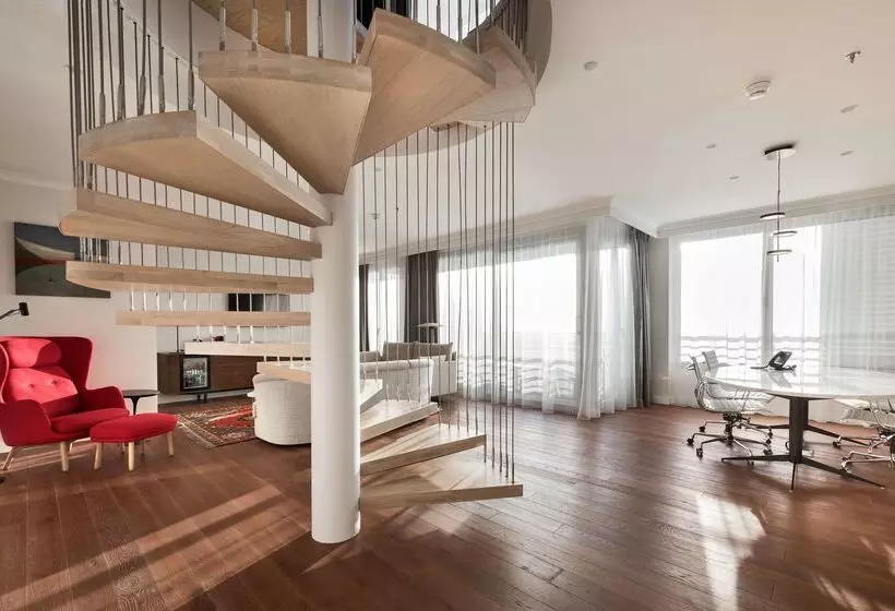 Отель NH Collection Madrid Eurobuilding