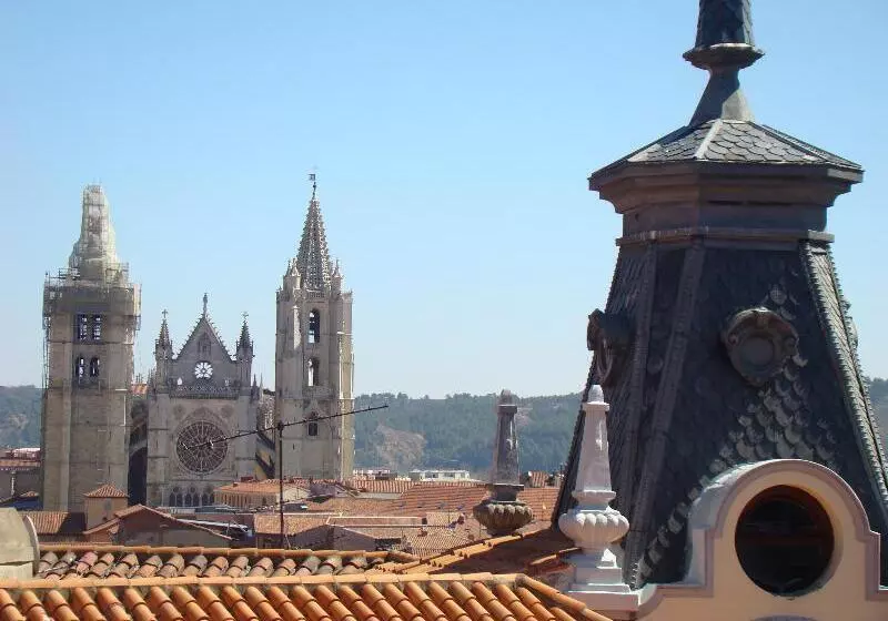 בית מלון כפרי Occidental Leon Alfonso V