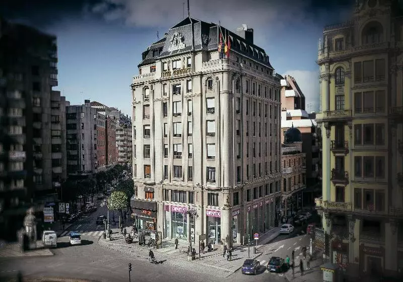 בית מלון כפרי Occidental Leon Alfonso V