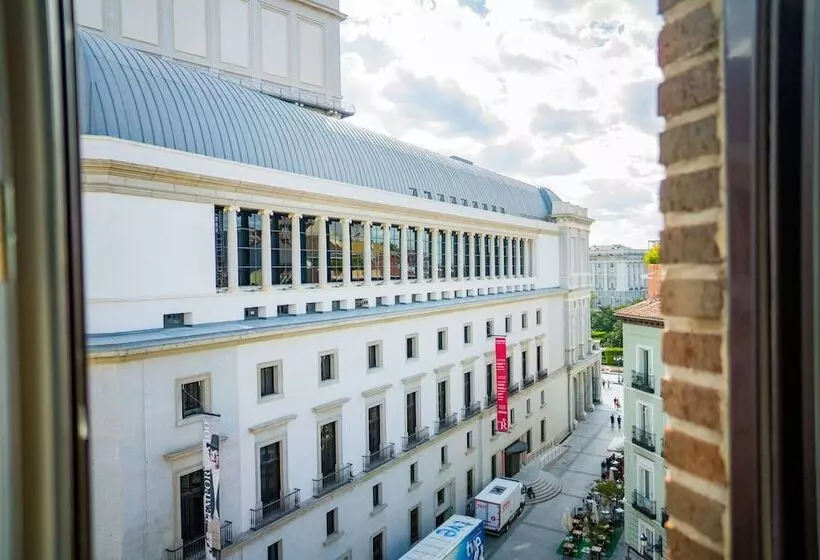 בית מלון כפרי Opera