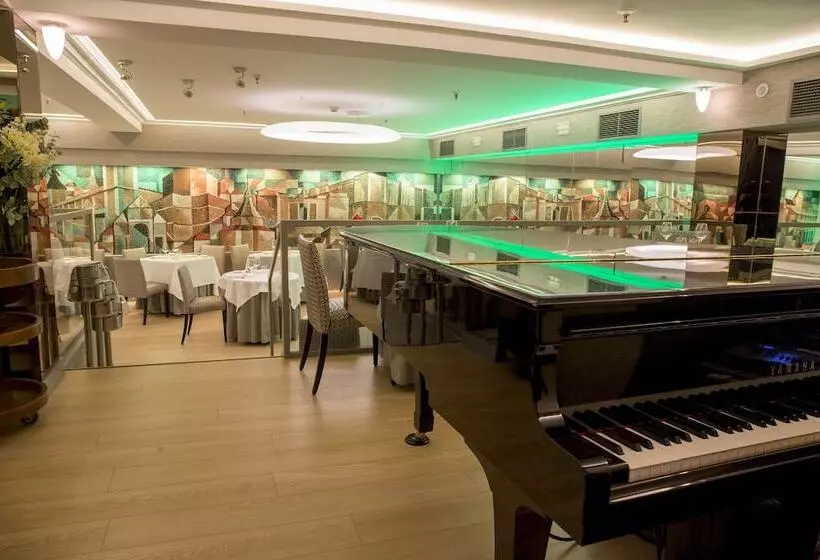 Hotel Opera