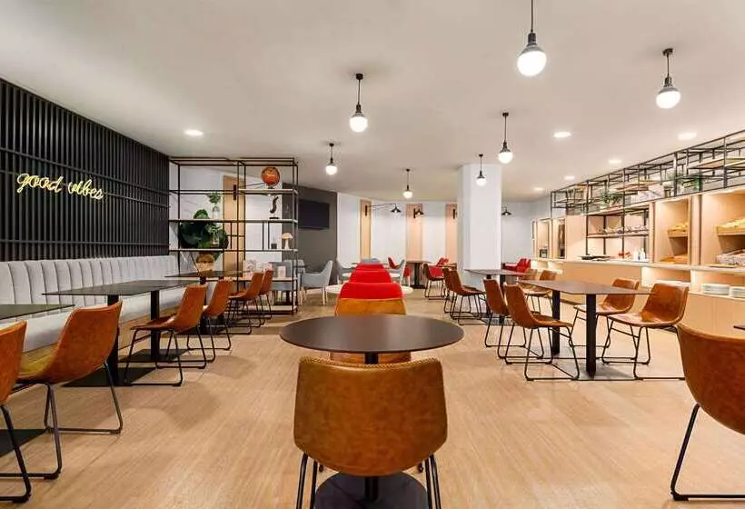 בית מלון כפרי Ramada By Wyndham Madrid Tres Cantos