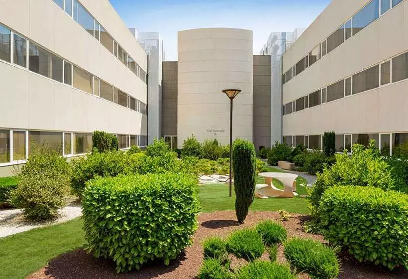 בית מלון כפרי Ramada By Wyndham Madrid Tres Cantos