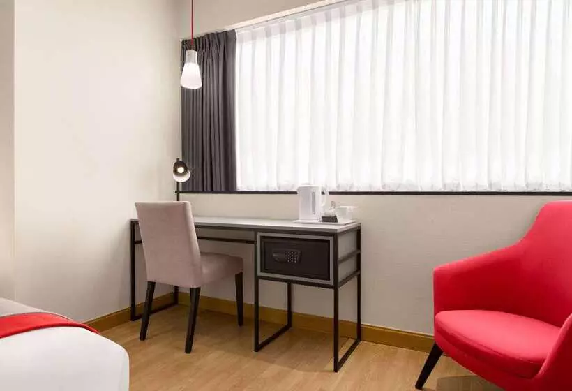 בית מלון כפרי Ramada By Wyndham Madrid Tres Cantos