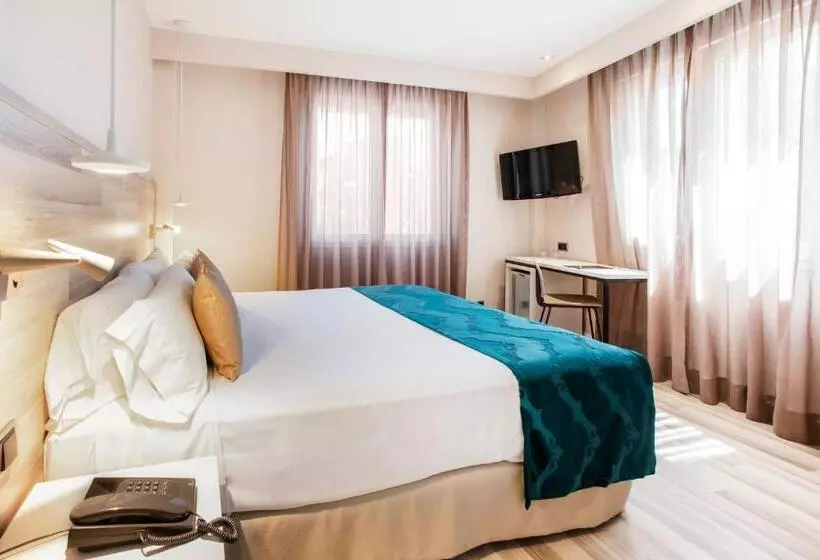 هتل Catalonia Santa Justa