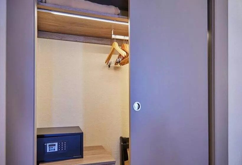 هتل Hesperia Sevilla