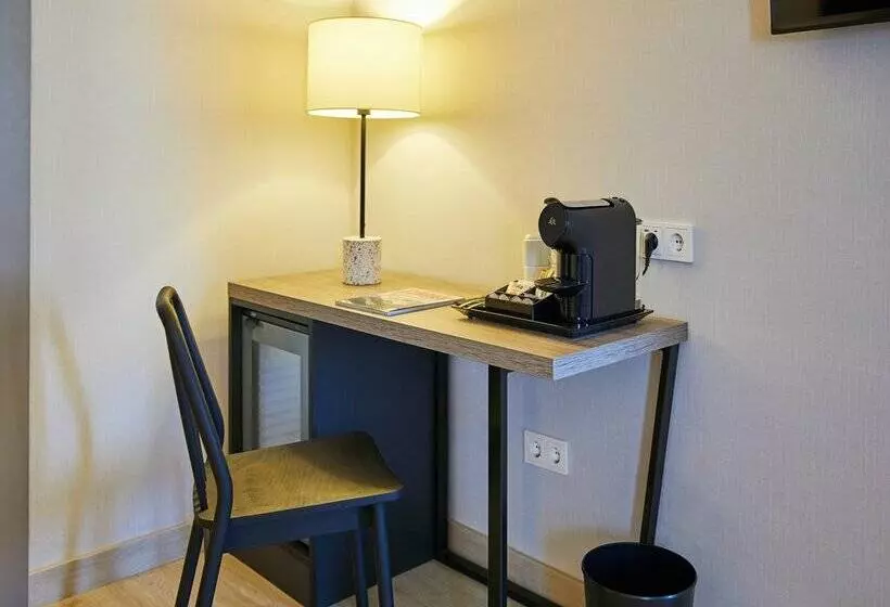 هتل Hesperia Sevilla