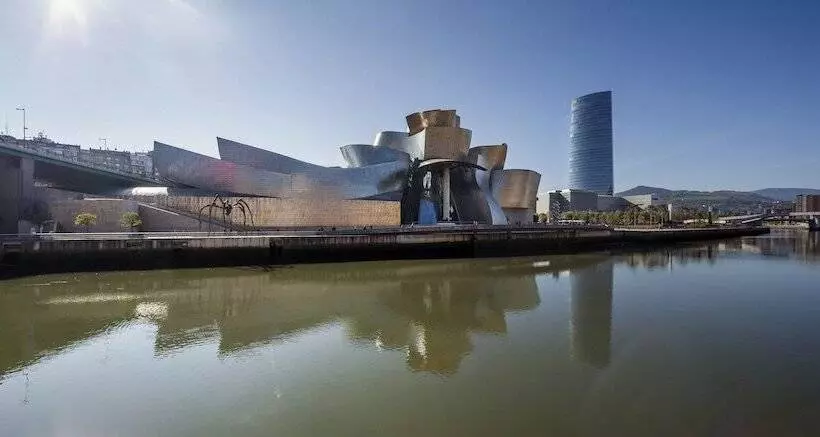 בית מלון כפרי Ilunion Bilbao