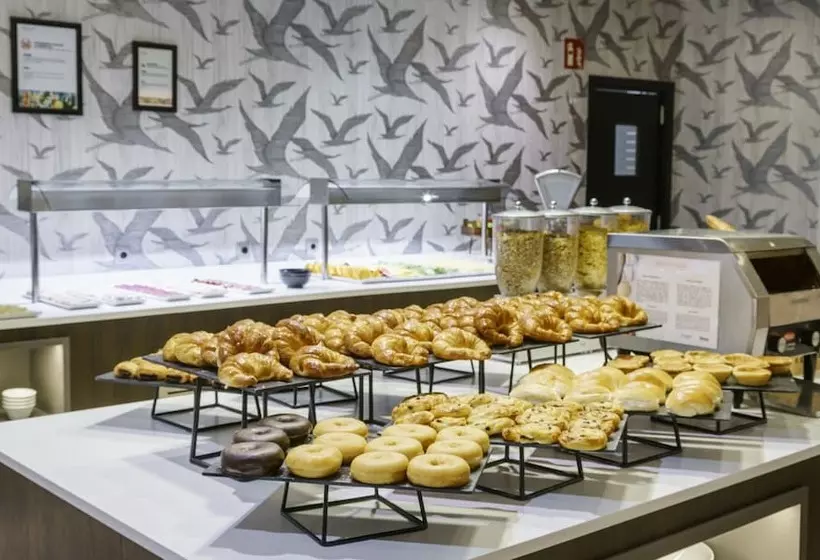 בית מלון כפרי Ilunion Bilbao