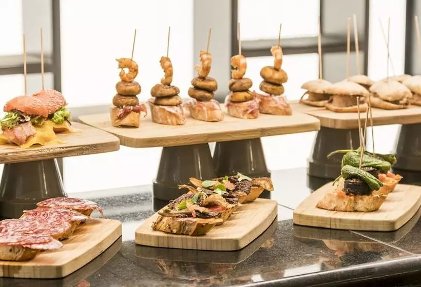 בית מלון כפרי Ilunion Bilbao